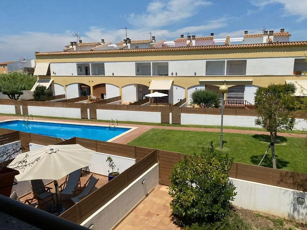 Casa Pareada Con Piscina location