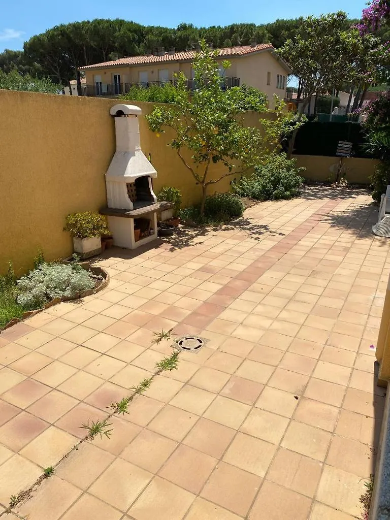 Casa Pareada Con Piscina Villa L'Escala Holiday home